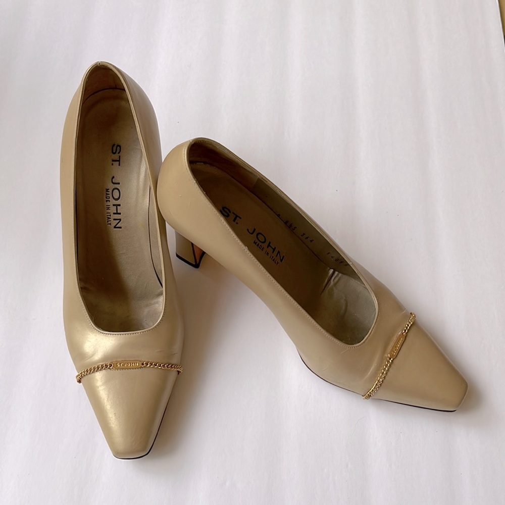 ST JOHN GOLD HEELS MADE IN ITALY SIZE 8.5